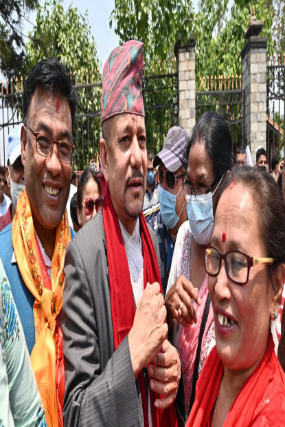 फेरि विवादमा केशव स्थापित, अधिकारकर्मीलाई भने– यु आर नाइस लेडी, तर थुतुनो भएन